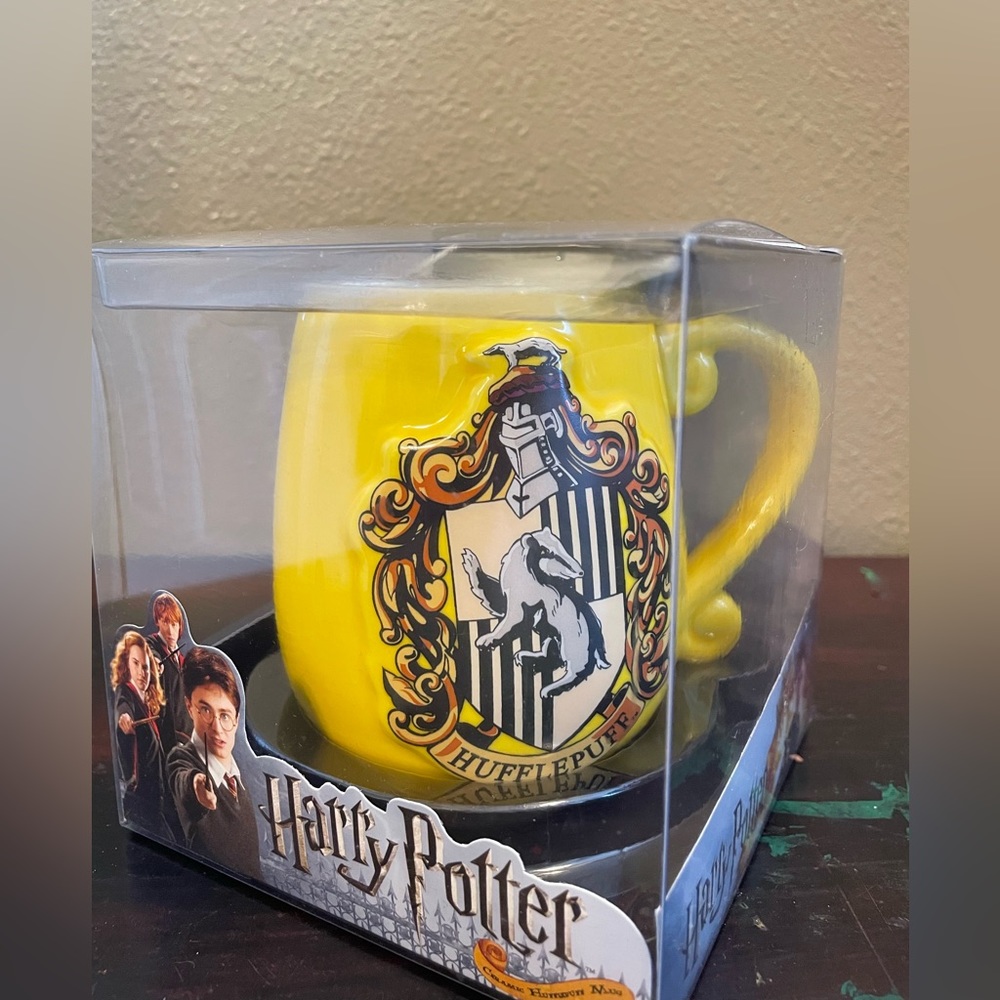 Brand New Never Opened Harry Potter Hufflepuff Cauldron Mug